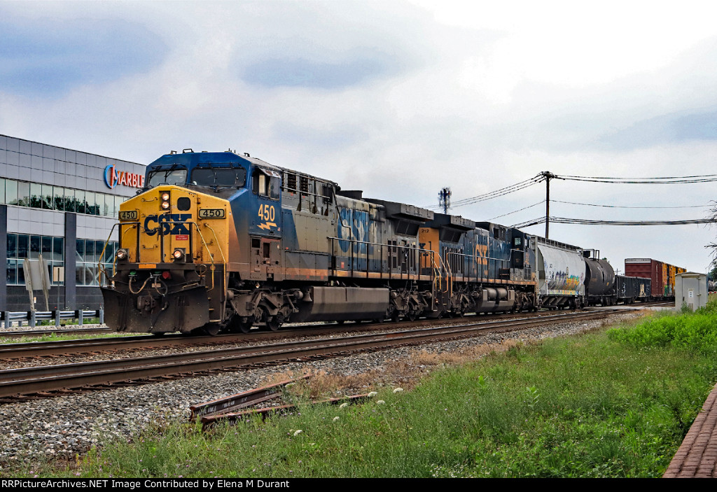 CSX 450 on M-403